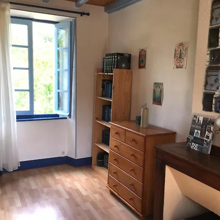 Maison Aux Volets Bleus